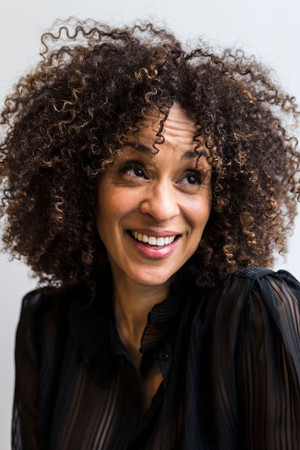 Karyn Parsons in The Ladies Man