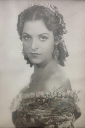 Victoria Blanco in Honrarás a tus padres