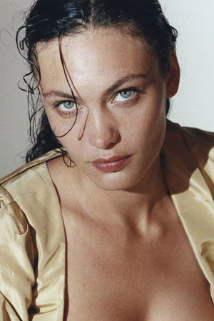 Aomi Muyock in Jessica Forever