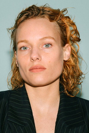 Julia Franz Richter in Peacock