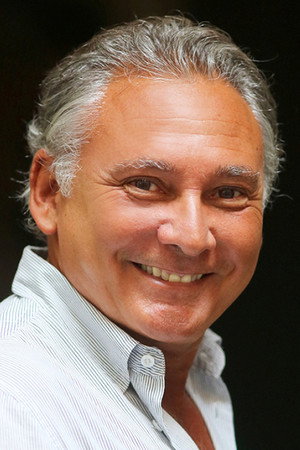 Francesco Paolantoni in Kisses and Hugs