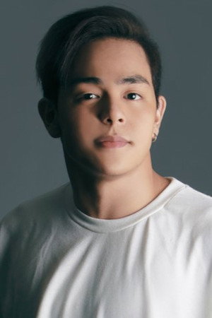 Julian Trono in Indak