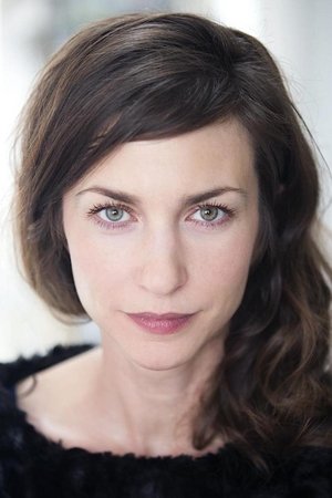 Émilie Caen in L'Esprit de famille