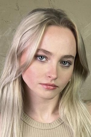 Madison Wolfe in Home Sweet Hell