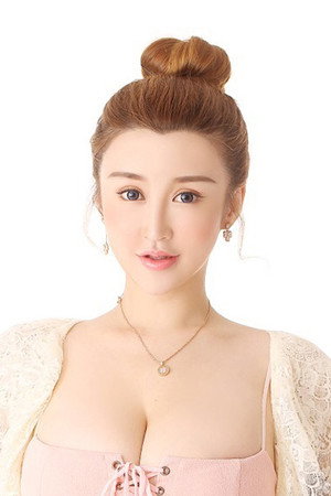 Jiang Yanxi in Deep Sea Mutant Snake
