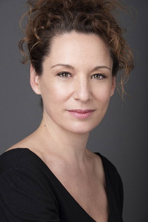 Eva Almaya in Interferences