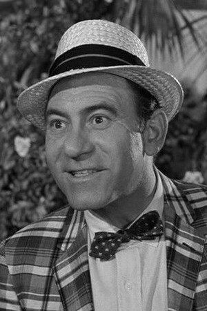 Louis Quinn in Keep Off My Grass!