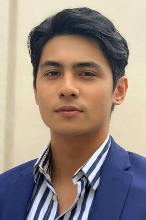 Kiko Estrada in Pwera Usog