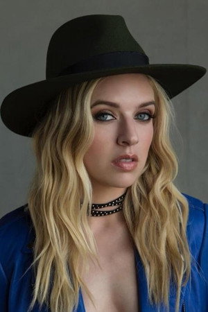 ZZ Ward in Lindsey Stirling: Brave Enough
