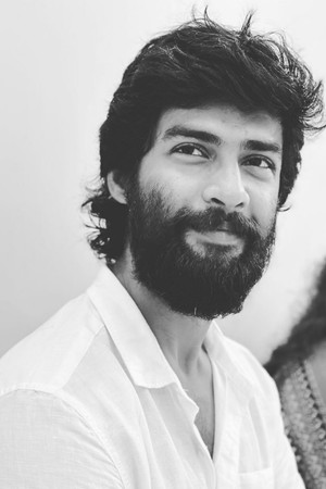 Vidhu in Retro
