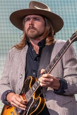 Lukas Nelson in Paradox