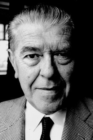 René Magritte in Magritte: The False Mirror