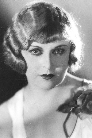 Gertrude Astor in The Gray Ghost