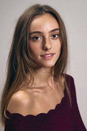Julie Hadida in Réveil Fleuri