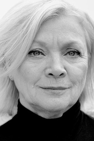 Karin Ugowski in Signals: A Space Adventure