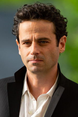 Luke Kirby in Glass