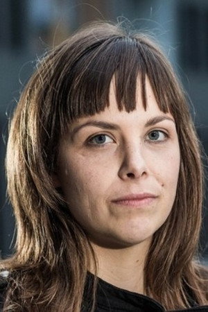 Eline Kuppens in Left Bank