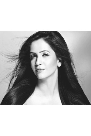 Esha Tewari in Simran