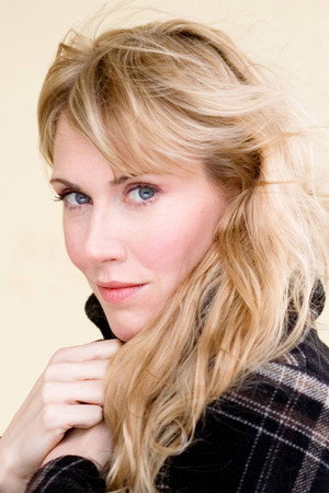 Gruschenka Stevens in Moonlight Tariff