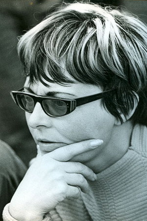 Drahomíra Vihanová in Questions for Two Women