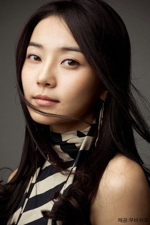 Lee Se-na in City of Fathers