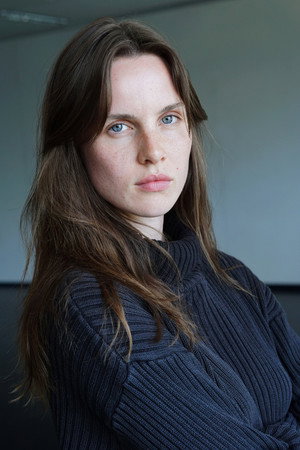 Alina Thiemann in Feed Your Head