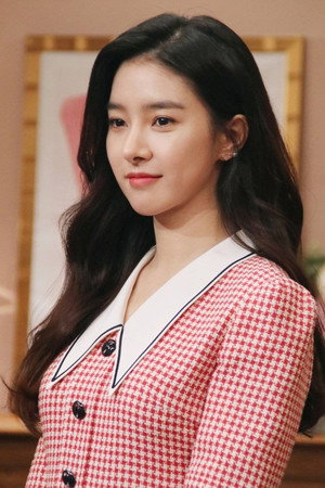 Kim So-eun in The Show Must Go On