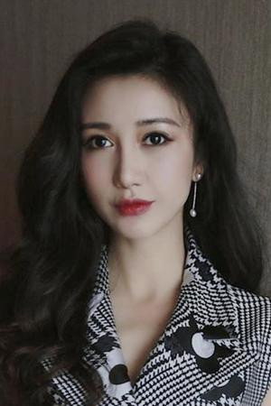 Cady Yang in The Great Hypnotist