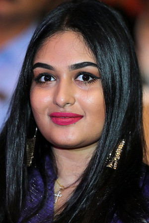 Prayaga Martin in Pokkiri Simon