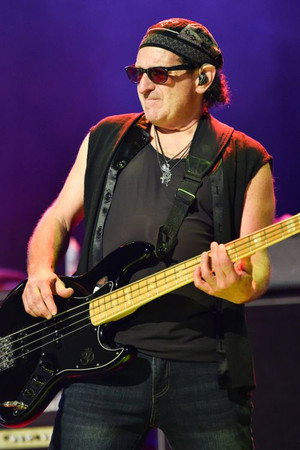 Danny Miranda in Queen + Paul Rodgers: Return of the Champions