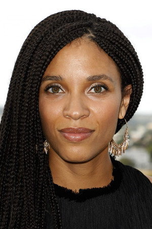 Stéfi Celma in The Exes