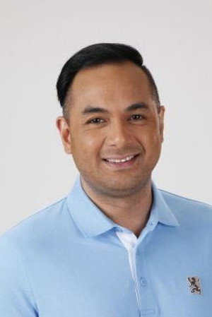 Keempee de Leon in Iskul Bukol 20 Years After (Ungasis and Escaleras Adventure)