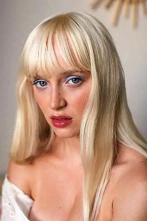 Karina Kolokolchykova in The Grandmother