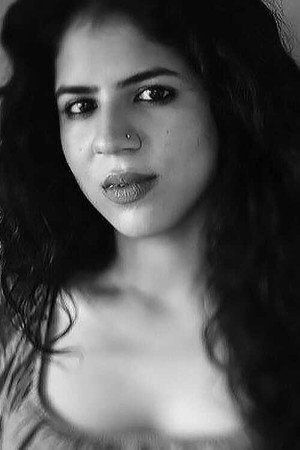 Mansi Multani in Camera Threat