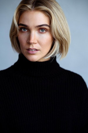 Zoë Papia in Unfix