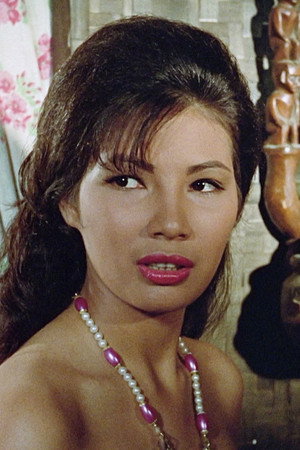 Eva Darren in Silip