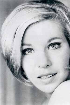 Beverly Sanders in Queen of the Stardust Ballroom