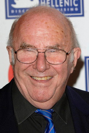 Clive James in Barry McKenzie Holds His Own