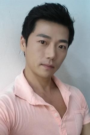 Sang Woo in Washing Woman