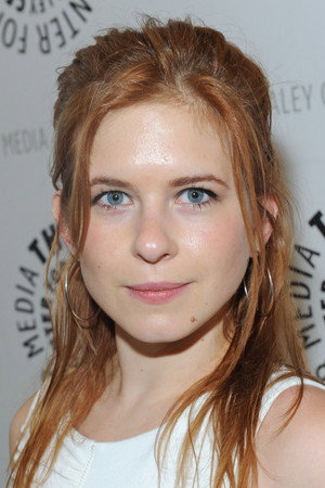 Magda Apanowicz in Bond of Silence