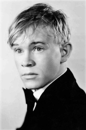 William Benedict in Hollywood Hobbies