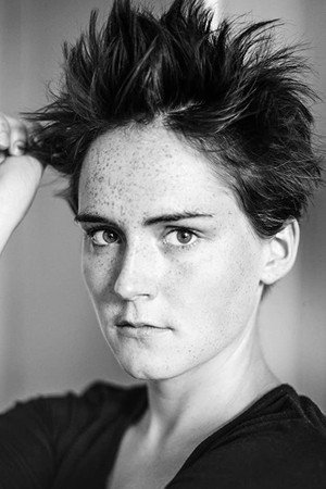 Loulou Hanssen in Summertime