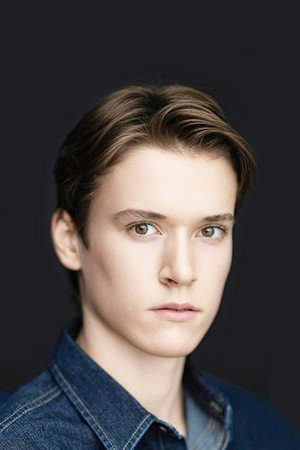 Everett Andres in The Holiday Sitter