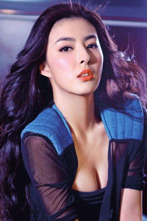 Yang Zitong in Midnight Hair