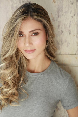 Lina Cardona in Feo pero Sabroso
