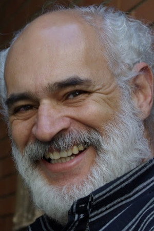 Roberto Oliveira in Empty House