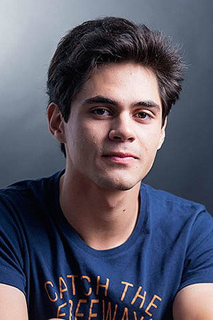 Lucas Veloso in Revolução da TV