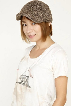 Tomo Saeki in Grandfather's Lamp