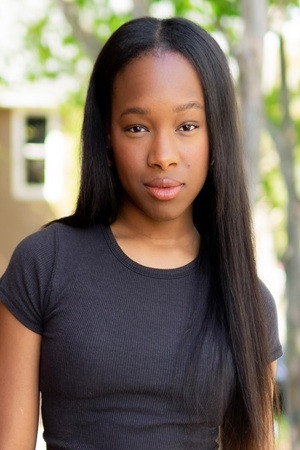 ilia jones in Closing Shift