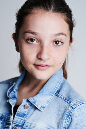Anya McKenna-Bruce in Zero